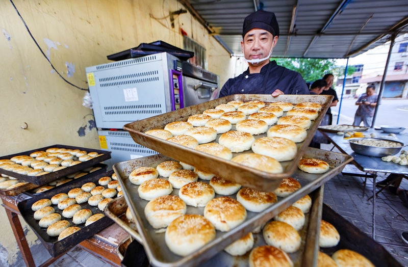 传统月饼走俏市场(3785984)-20250929162124_副本.jpg